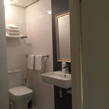De Herbert - Newly Renovated 3*
