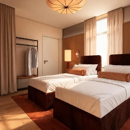 De Herbert - Newly Renovated 3*