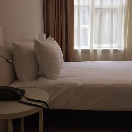 De Herbert - Newly Renovated 3*