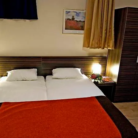 De Herbert - Newly Renovated 3*