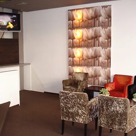 De Herbert - Newly Renovated Hotell 3*